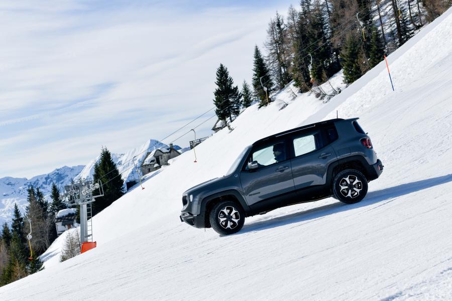  Jeep Renegade Trailhawk 4xe (BU) 2020 года  (EU) (фото 9 из 33)